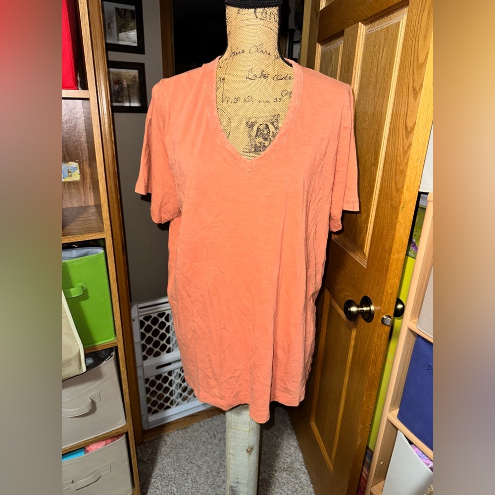 UNIVERSAL BURNOUT TEE